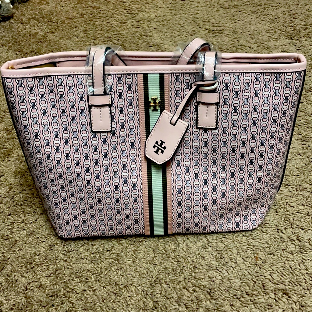Medium Sized Pink Purse Brand New 70